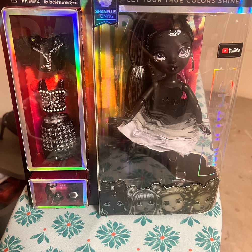 New Shadow High Shanelle Onyx Fashion Doll with Outfits